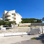 Apartment By The Sea Slatine, Ciovo - 10435 *